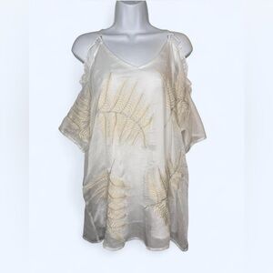 Gimmicks by BKE Cream Blouse with Fern Design